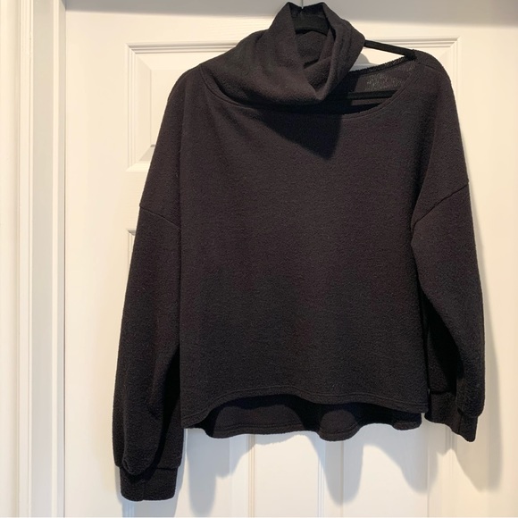 Vintage Havana Cutout Turtleneck Top - Picture 4 of 12